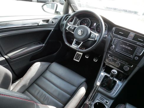 Used 2017 Volkswagen GTI SE FWD image 9