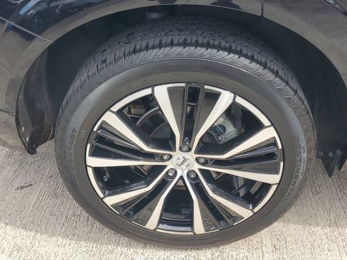 Used 2024 Volvo XC60 B5 Plus AWD/4WD image 7