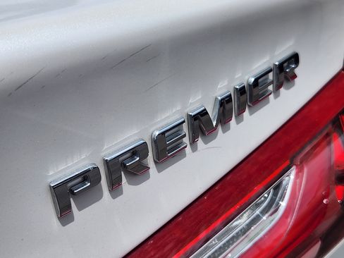 Used 2019 Chevrolet Malibu Premier w/ Sun and Wheel Package FWD image 18
