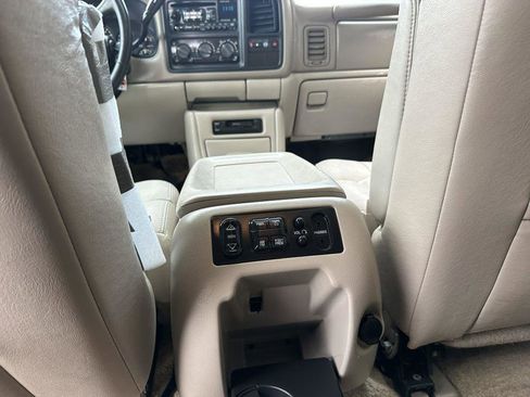 Used 2002 Chevrolet Suburban LT AWD/4WD image 20