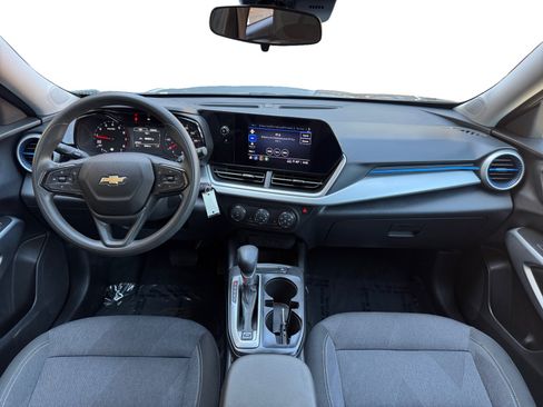 Used 2025 Chevrolet Trax LS w/ LS Convenience Package FWD image 10