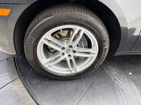 Certified 2024 Porsche Macan AWD/4WD image 14