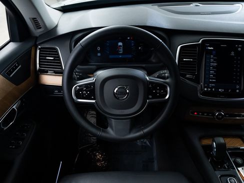 Used 2025 Volvo XC90 T8 Plus image 12