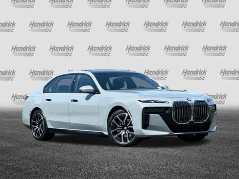 New 2026 BMW 740i RWD image 2