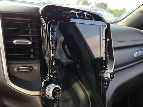 Used 2023 RAM 1500 Laramie AWD/4WD image 19