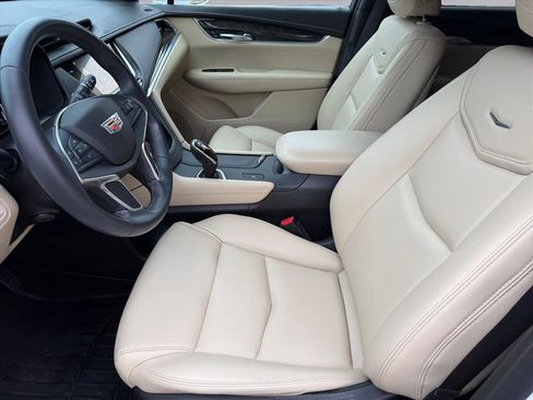 Used 2017 Cadillac XT5 FWD image 11