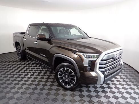 Used 2025 Toyota Tundra Limited AWD/4WD image 6