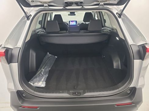 Used 2025 Toyota RAV4 XLE image 19
