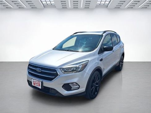 Used 2017 Ford Escape SE w/ Equipment Group 201A AWD/4WD image 8