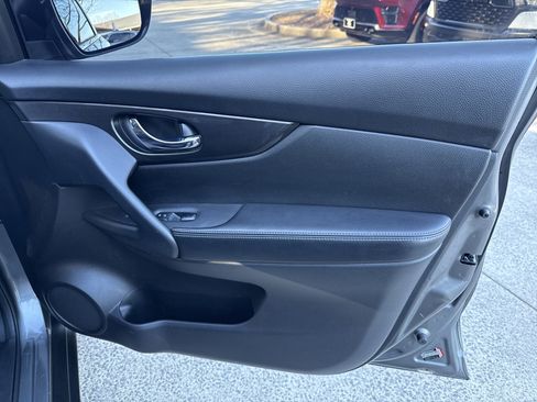 Used 2017 Nissan Rogue S image 14