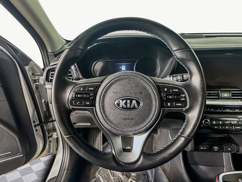 Used 2020 Kia Niro EX Premium image 13