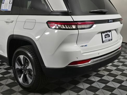 Used 2023 Jeep Grand Cherokee 4WD 4xe image 13