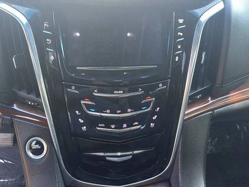 Used 2015 Cadillac Escalade Luxury image 26