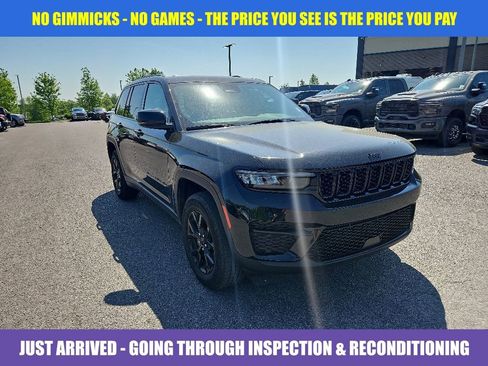 Used 2024 Jeep Grand Cherokee Altitude AWD/4WD image 1