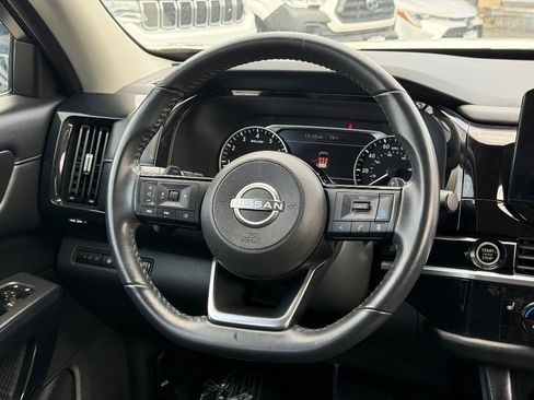 Used 2023 Nissan Pathfinder SV image 23