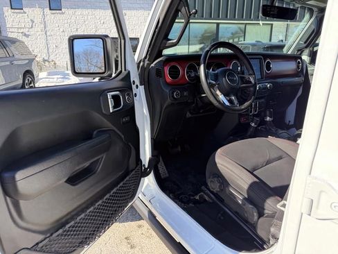 Used 2023 Jeep Gladiator Rubicon w/ Cold Weather Group image 15