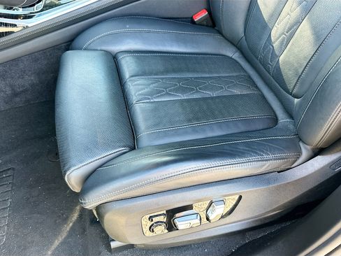 Used 2025 BMW X7 M60i w/ Executive Package image 19