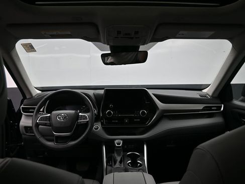 Certified 2024 Toyota Highlander XLE AWD/4WD image 28