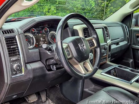 Used 2013 RAM 1500 Laramie AWD/4WD image 9