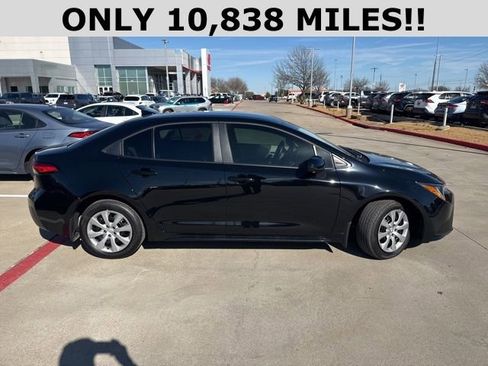 Used 2025 Toyota Corolla LE image 2