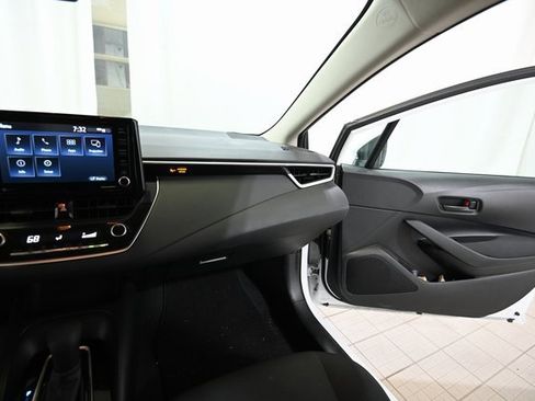 Used 2022 Toyota Corolla LE image 24
