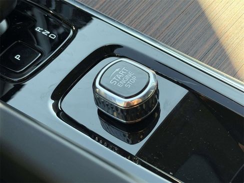 Used 2023 Volvo XC60 B5 Plus w/ Protection Package Premier image 8