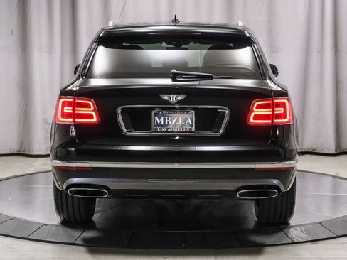 Used 2018 Bentley Bentayga AWD/4WD image 3