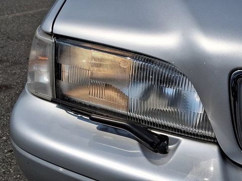 Used 2001 Volvo C70 LT FWD image 9