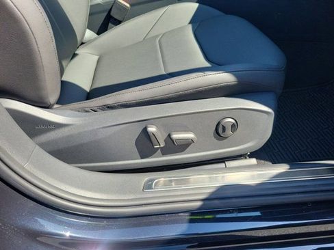 Certified 2023 Volkswagen Arteon SE image 7