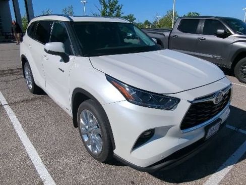 Used 2021 Toyota Highlander Limited AWD/4WD image 6