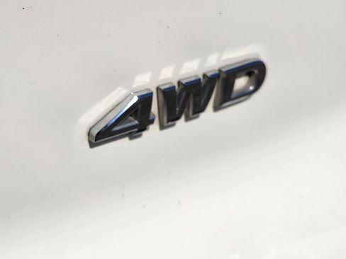 Used 2025 Nissan Pathfinder SV image 12