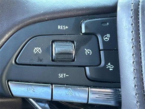 Used 2023 Cadillac Escalade ESV Sport Platinum w/ LPO, ONYX Package image 32