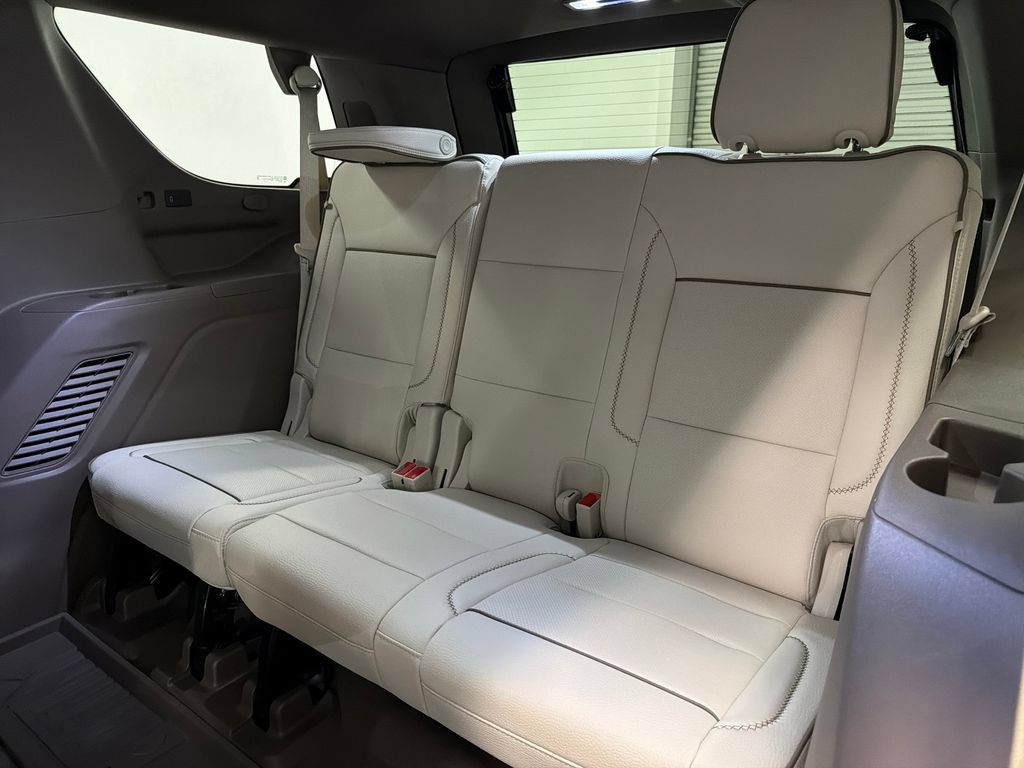 New 2026 GMC Yukon Denali w/ Denali Reserve Package AWD/4WD image 13