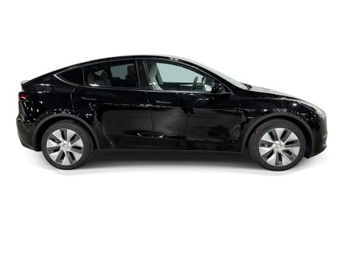 Certified 2023 Tesla Model Y Long Range AWD/4WD image 7