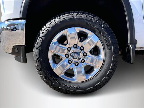 Used 2020 Chevrolet Silverado 2500 LTZ image 35