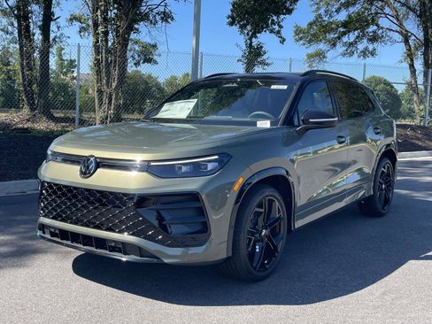 New 2026 Volkswagen Tiguan SE R-Line FWD image 3