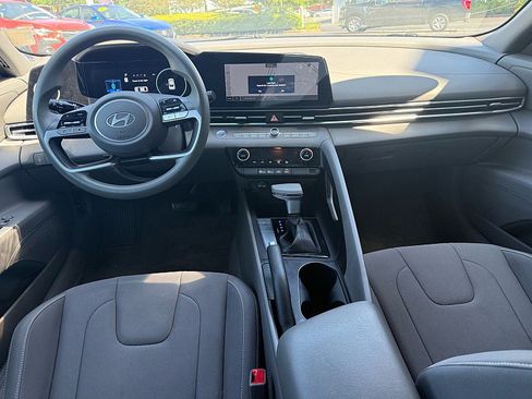Used 2024 Hyundai Elantra SEL FWD image 8