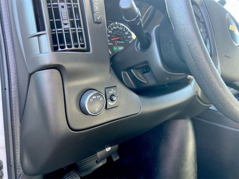 Used 2017 Chevrolet Express 3500 image 15