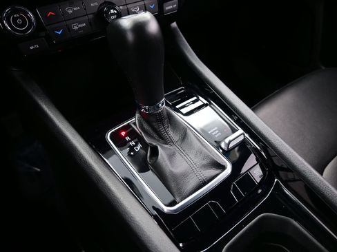 Used 2025 Jeep Compass Limited image 20