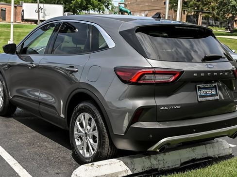 Used 2023 Ford Escape Active w/ Tech Pack #1 AWD/4WD image 6