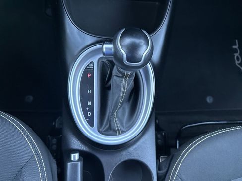 Used 2016 Kia Soul + image 6