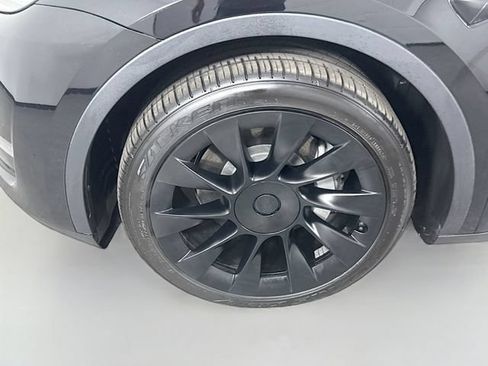 Used 2023 Tesla Model Y Long Range AWD/4WD image 29