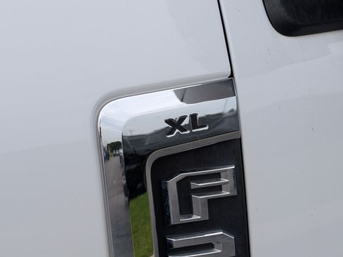 Used 2018 Ford F250 XL w/ Power Equipment Group AWD/4WD image 10