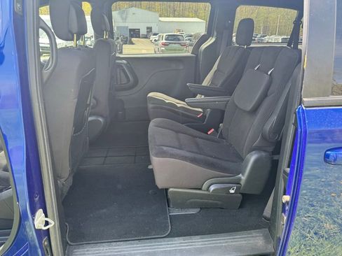 Used 2019 Dodge Grand Caravan SE FWD image 19