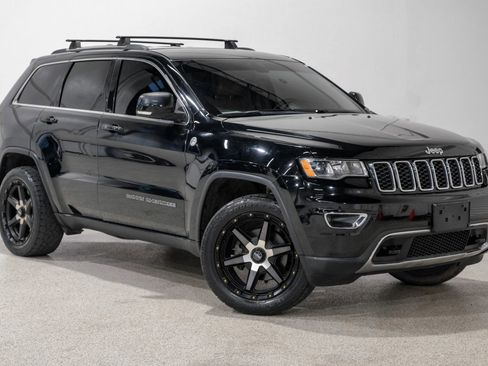 Used 2017 Jeep Grand Cherokee Limited image 4