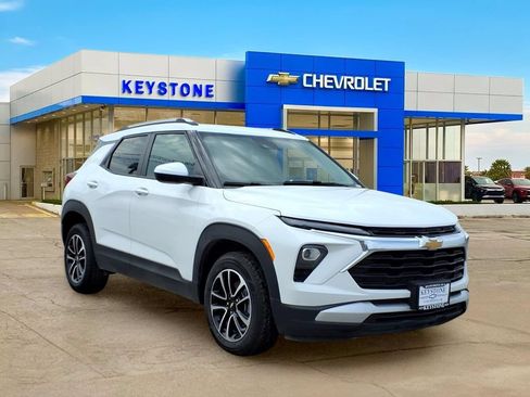Used 2025 Chevrolet TrailBlazer LT AWD/4WD image 1