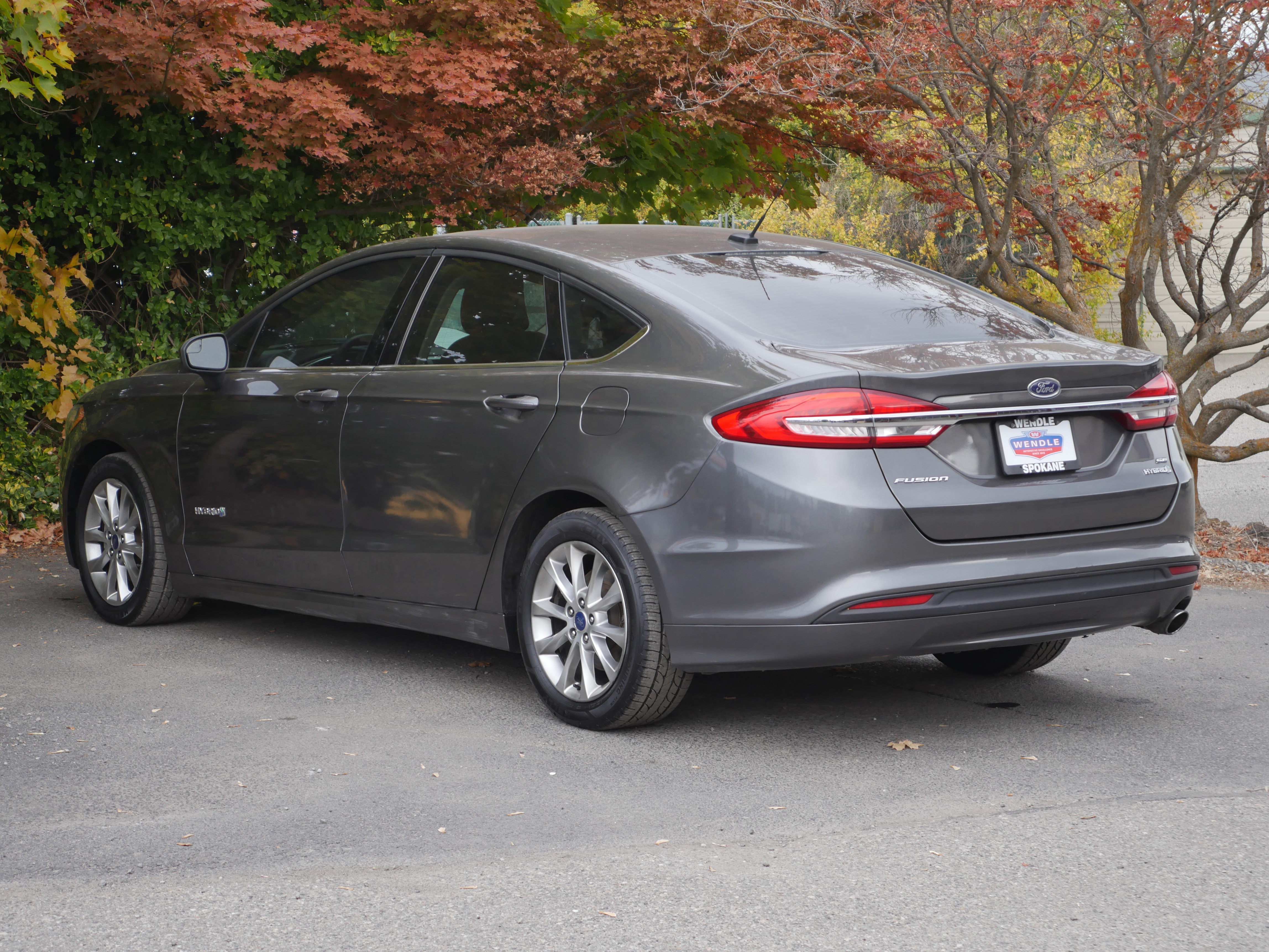 Used 2017 Ford Fusion SE FWD image 16