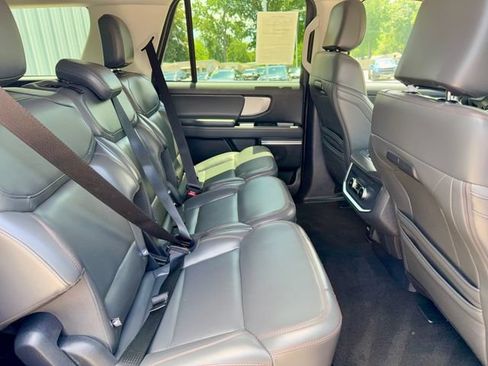 Used 2025 Ford Expedition Active AWD/4WD image 10