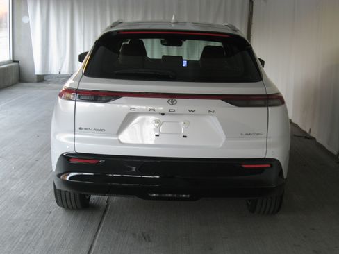 New 2025 Toyota Crown Signia image 8