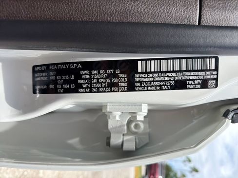 Used 2017 Jeep Renegade Latitude FWD image 33